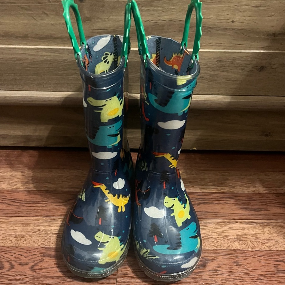 Boy’s Dinosaur Rain Boots with Green Handles, used once - Picture 2 of 3